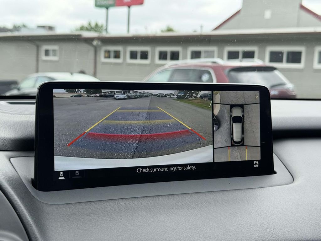 Used 2022 White Mazda Signature image 4