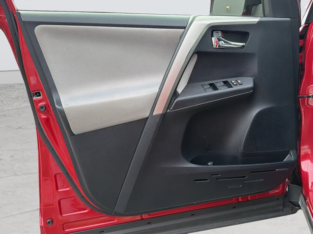 Used 2015 Red Toyota XLE image 1