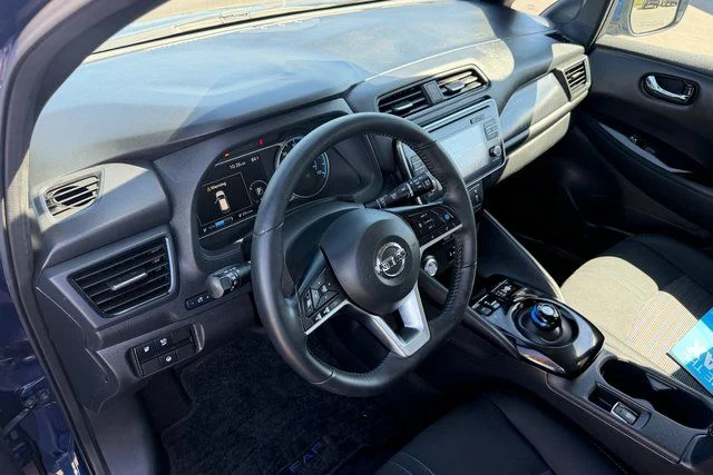 Used 2019 Blue Nissan SV image 9