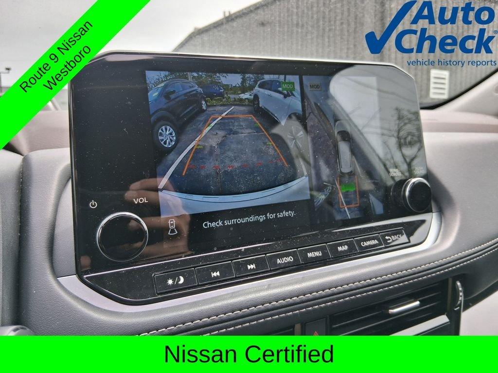 Used 2023 White Nissan SL image 34