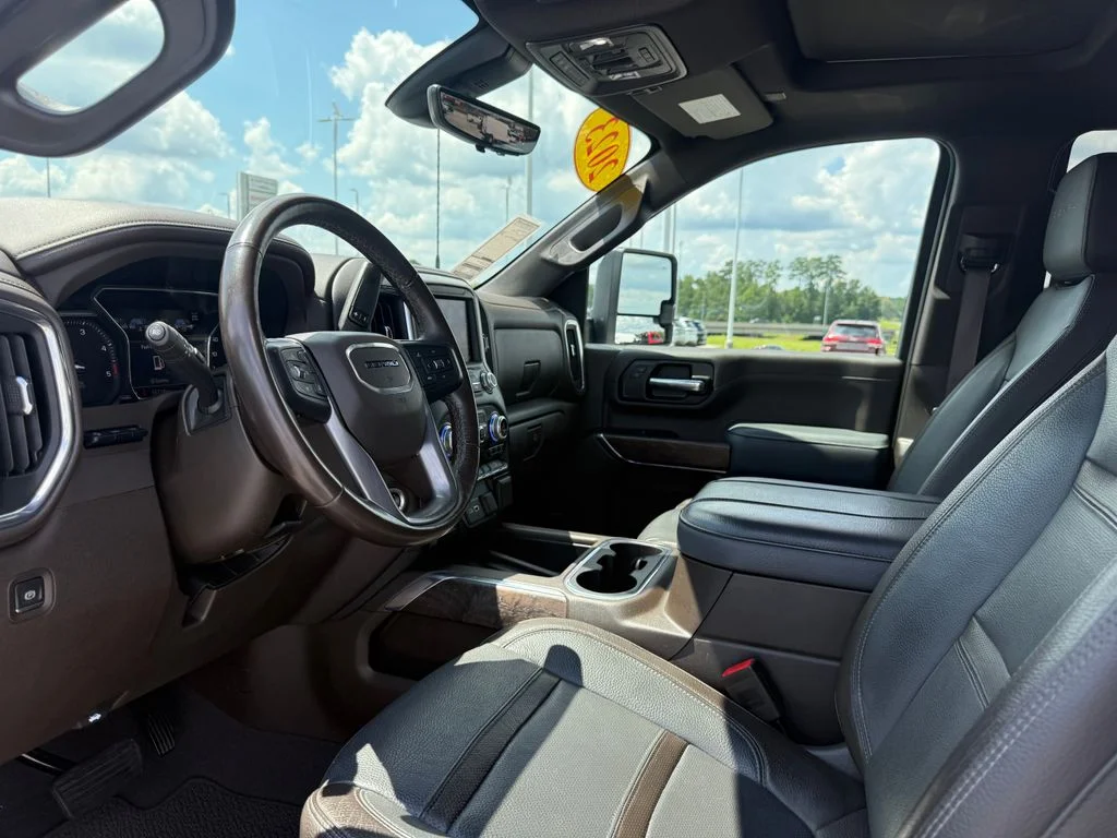 Used 2023 White GMC Denali image 4