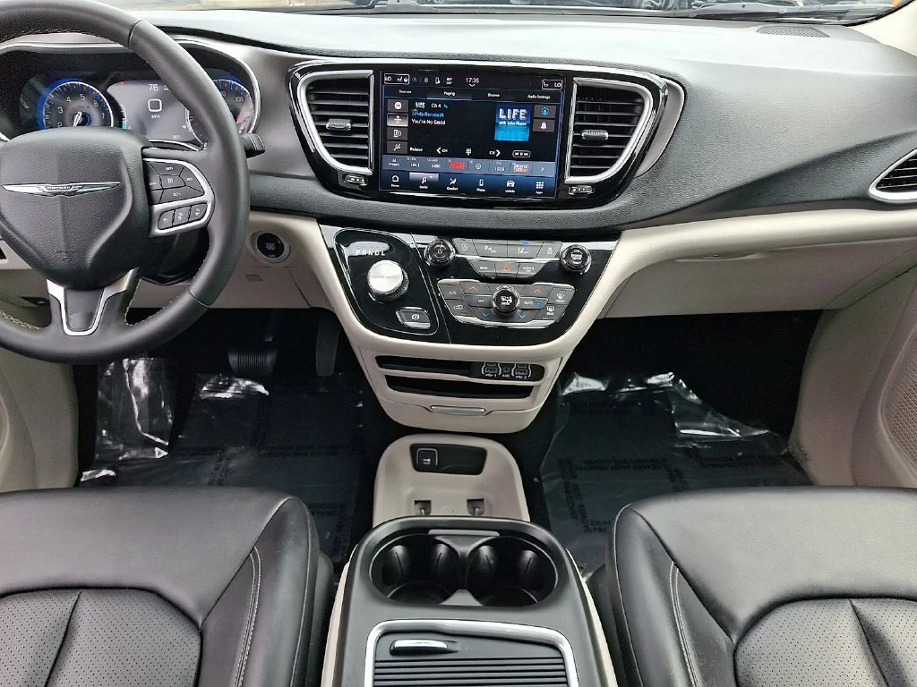 Used 2024 Bright White Cl Chrysler Touring L image 16