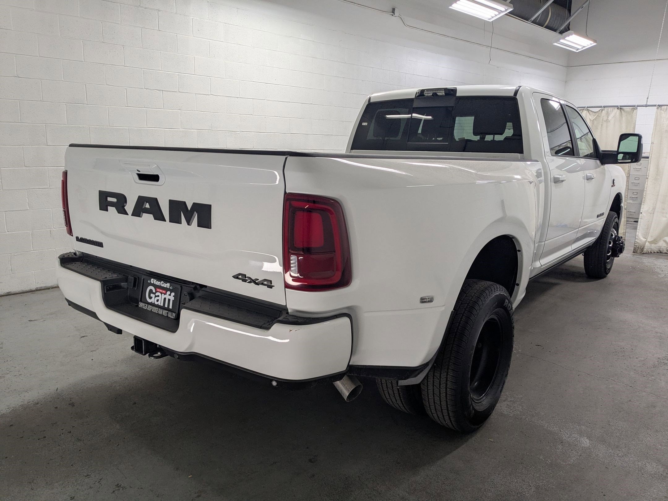New 2026 Bright White Clear-Coat Exterior Paint RAM Laramie image 4