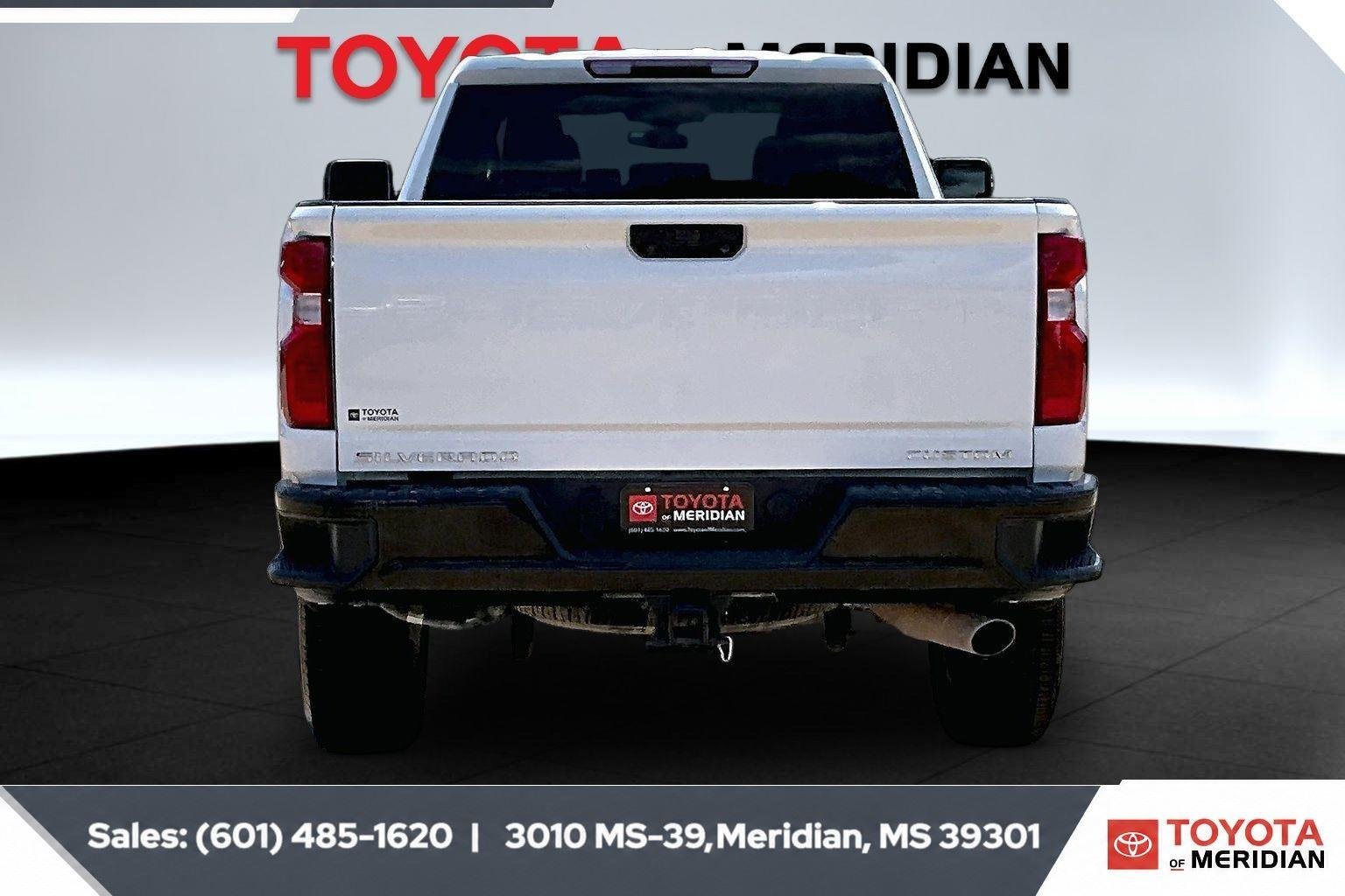 Used 2023 Summit White Chevrolet Custom image 4