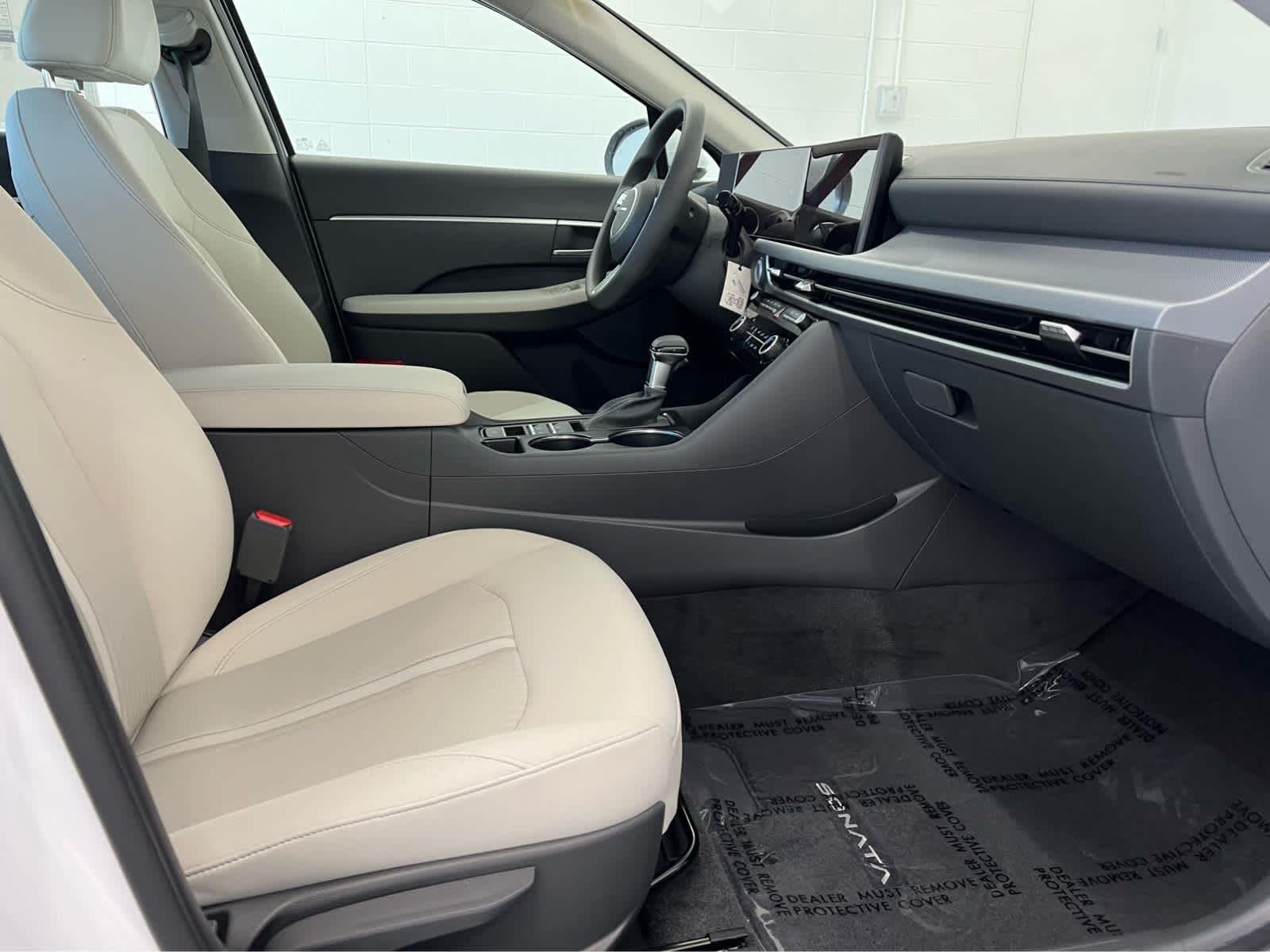 2025 Hyundai Sonata SE - Photo 26