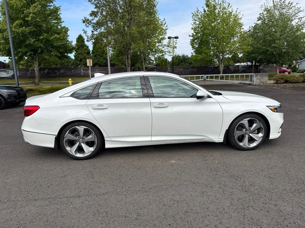 Used 2018 Platinum White Pearl Honda Touring image 8