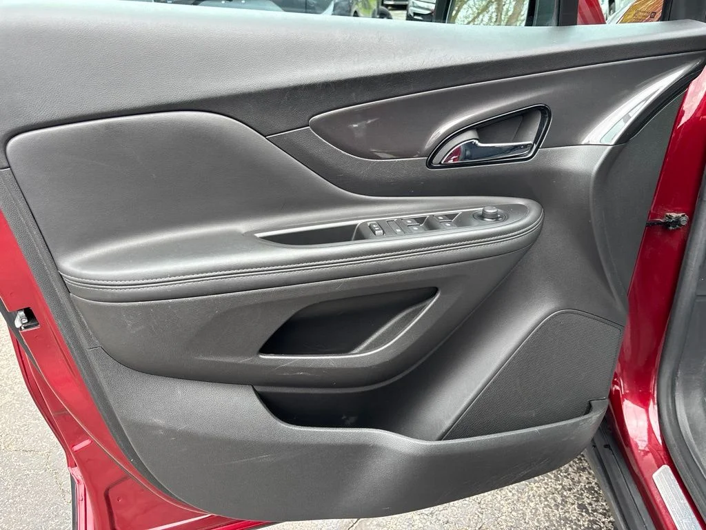 Used 2022 Red Buick Preferred image 19