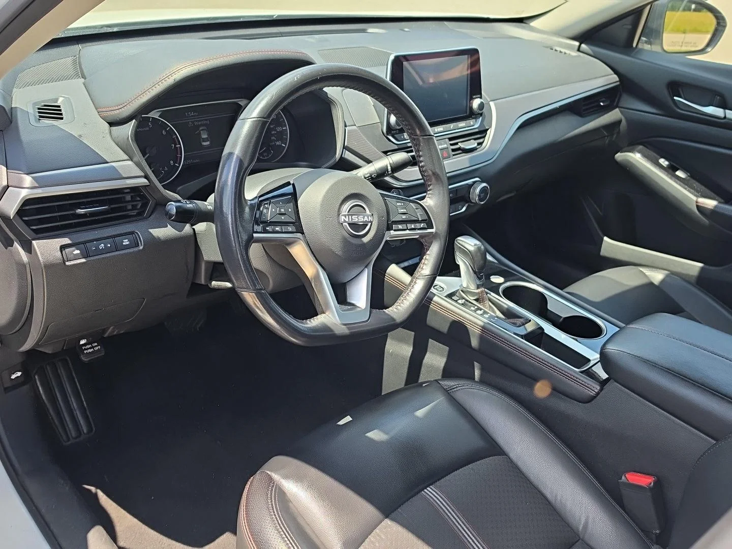 Used 2024 White Nissan 2.5 SR image 5