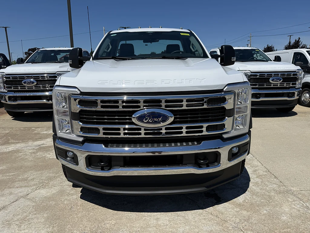 New 2026 Oxford White Ford F-550® XL image 2