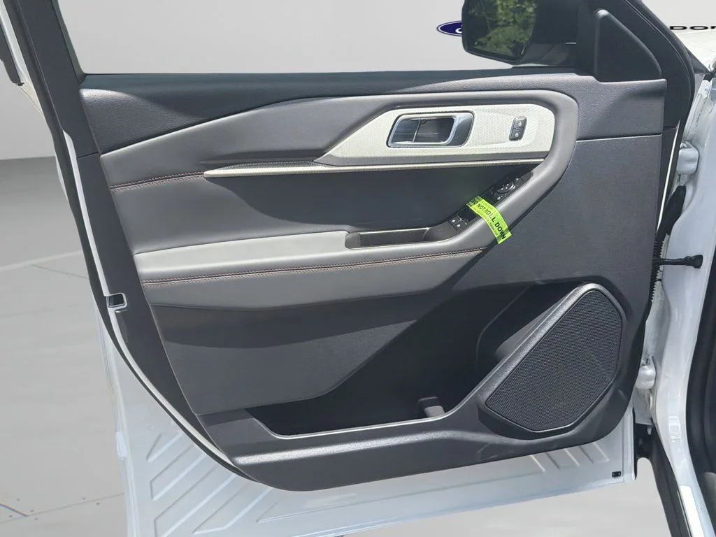 New 2026 Star White Metallic Tri-Coat Ford Active image 56