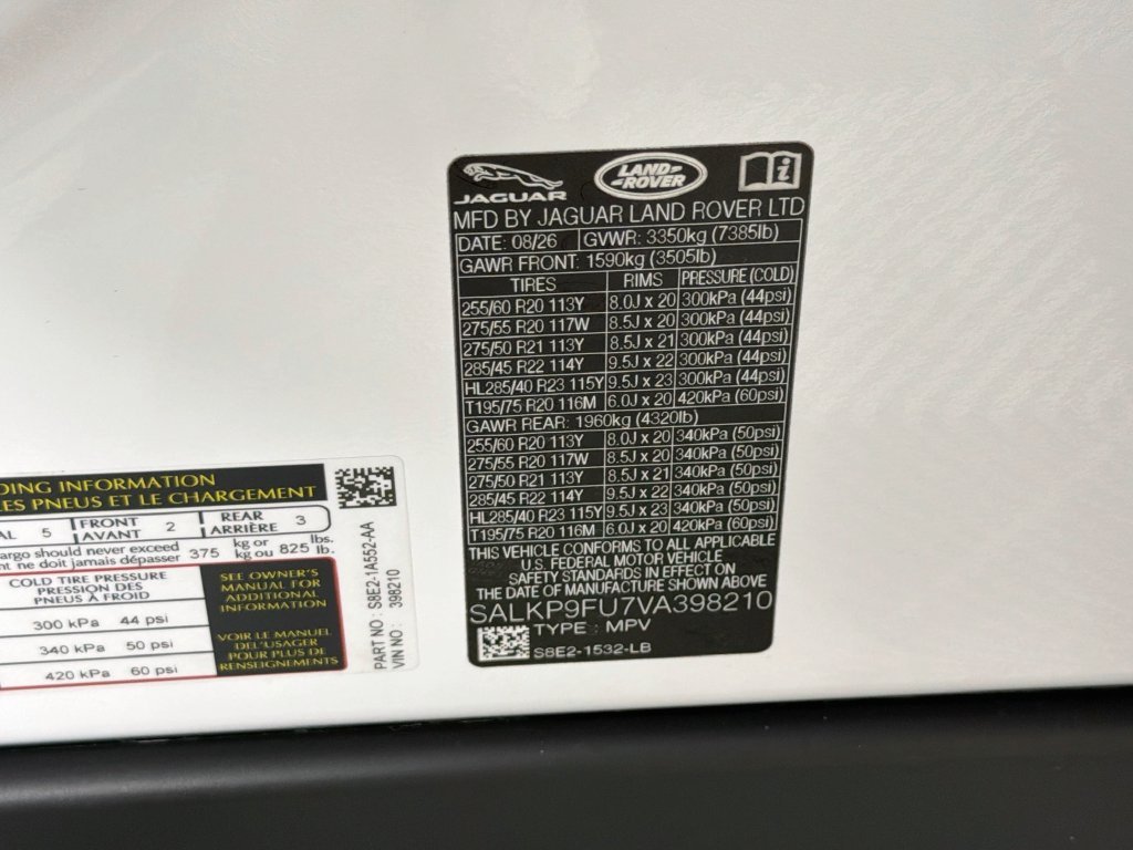 New 2027 Fuji White Land Rover SE image 34
