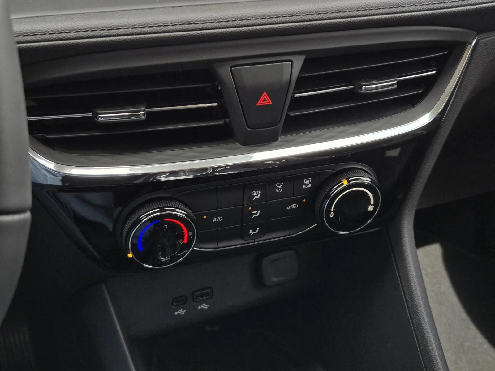 2026 Buick Encore GX Sport Touring - Photo 11