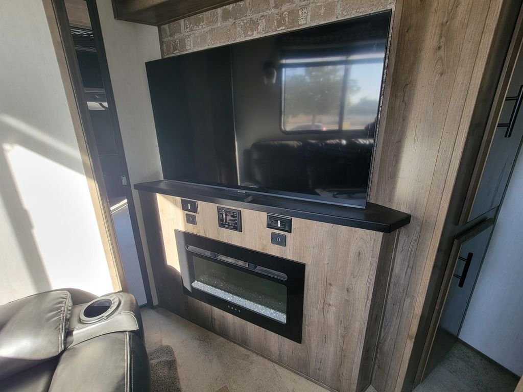 Used 2022  Rogue Toy Hauler image 35