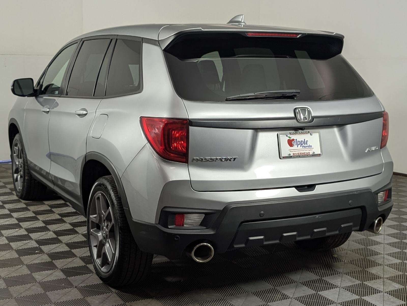 Used 2023 Lunar Silver Metallic Honda EX-L image 4