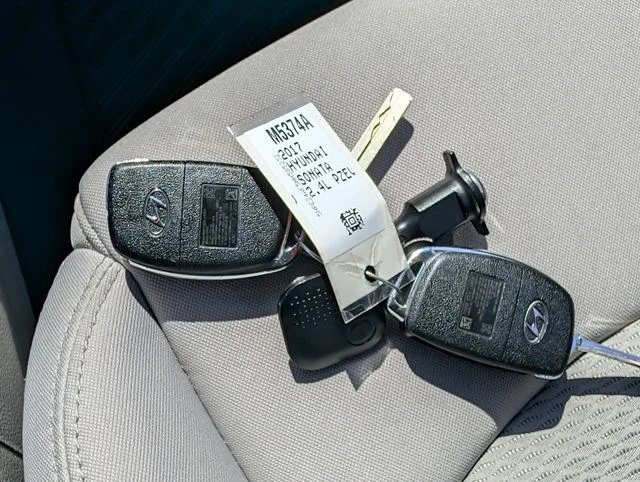 Used 2017 Silver Hyundai Base image 35