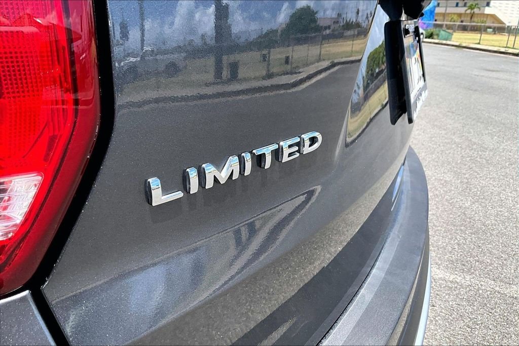 Used 2017 Gray Ford Limited image 34