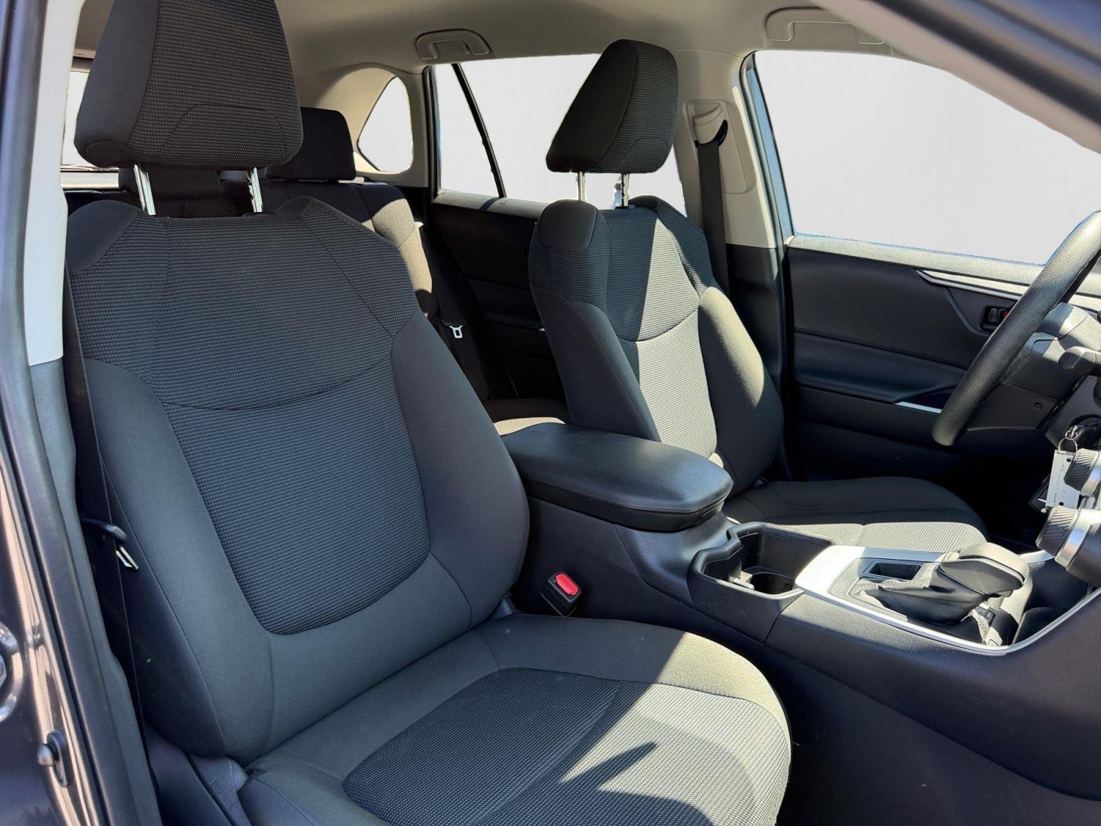 2024 Toyota RAV4 LE - Photo 17
