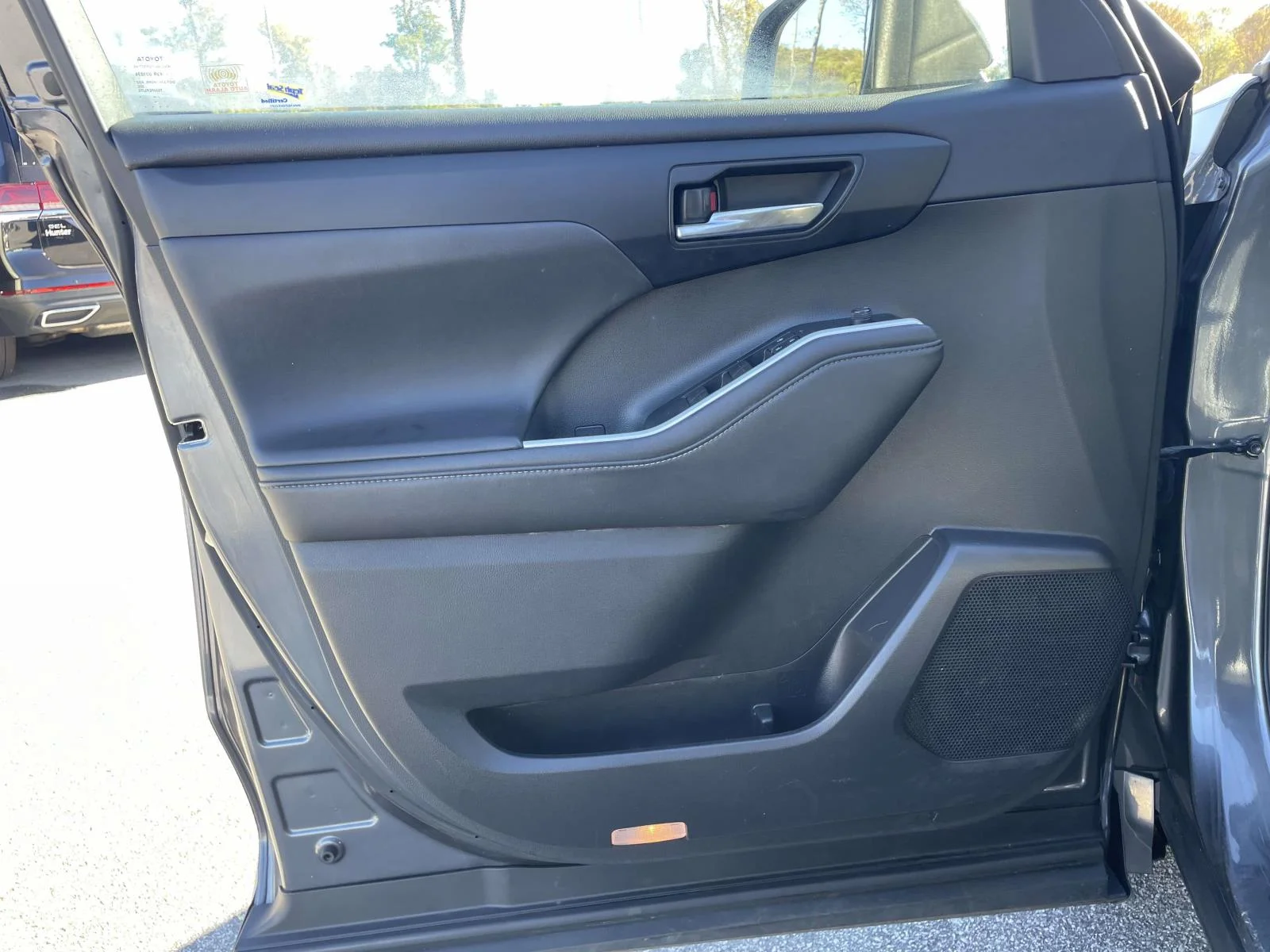 Used 2020 Magnetic Gray Metallic Toyota XLE image 5