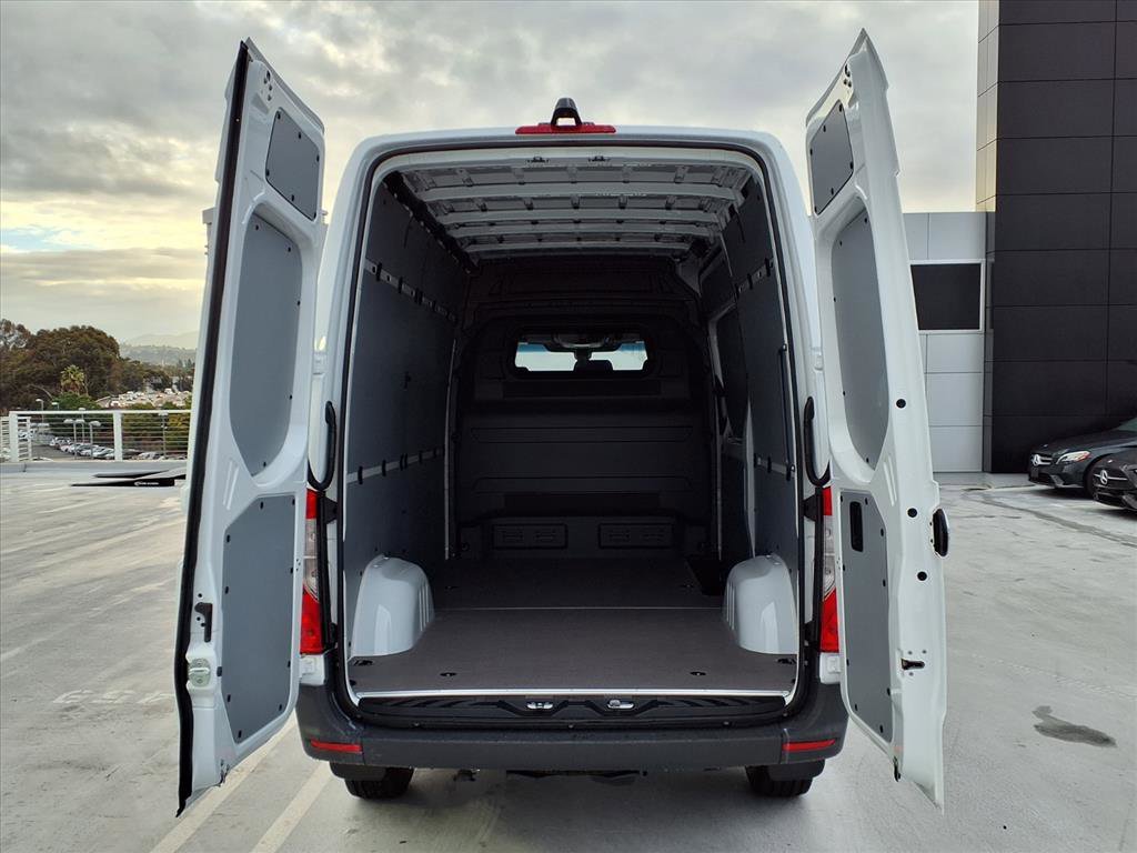 New 2026 Arctic White Mercedes-Benz Cargo 144 WB image 21