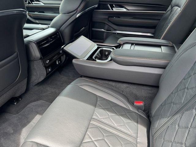 2025 Jeep Grand Wagoneer Series III - Photo 12