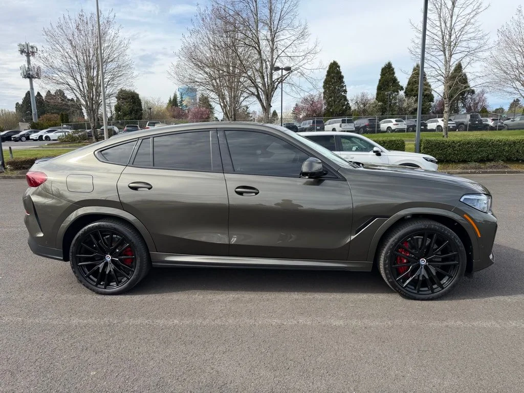 Used 2022 Manhattan Green Metallic BMW M50i image 9