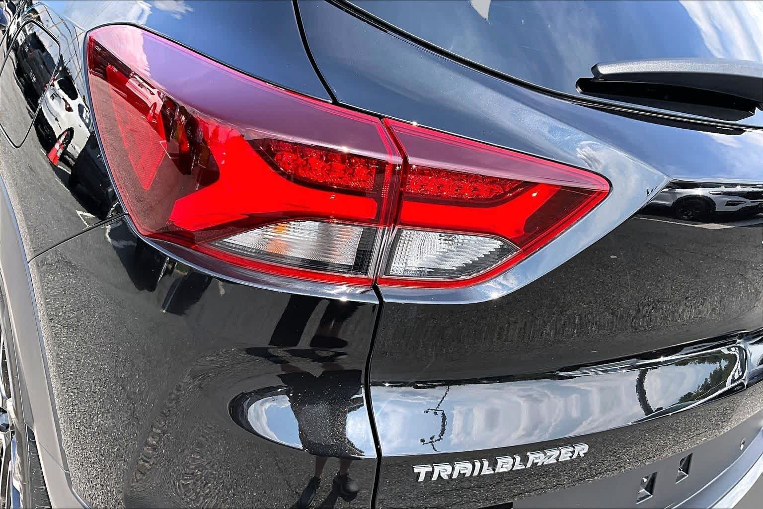 Used 2021 Mosaic Black Metallic Chevrolet ACTIV image 29
