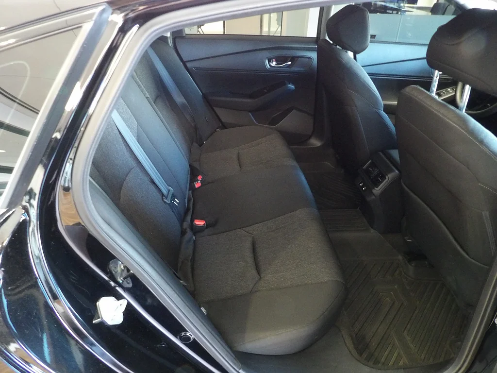 Used 2025 Crystal Black Pearl Honda SE image 15