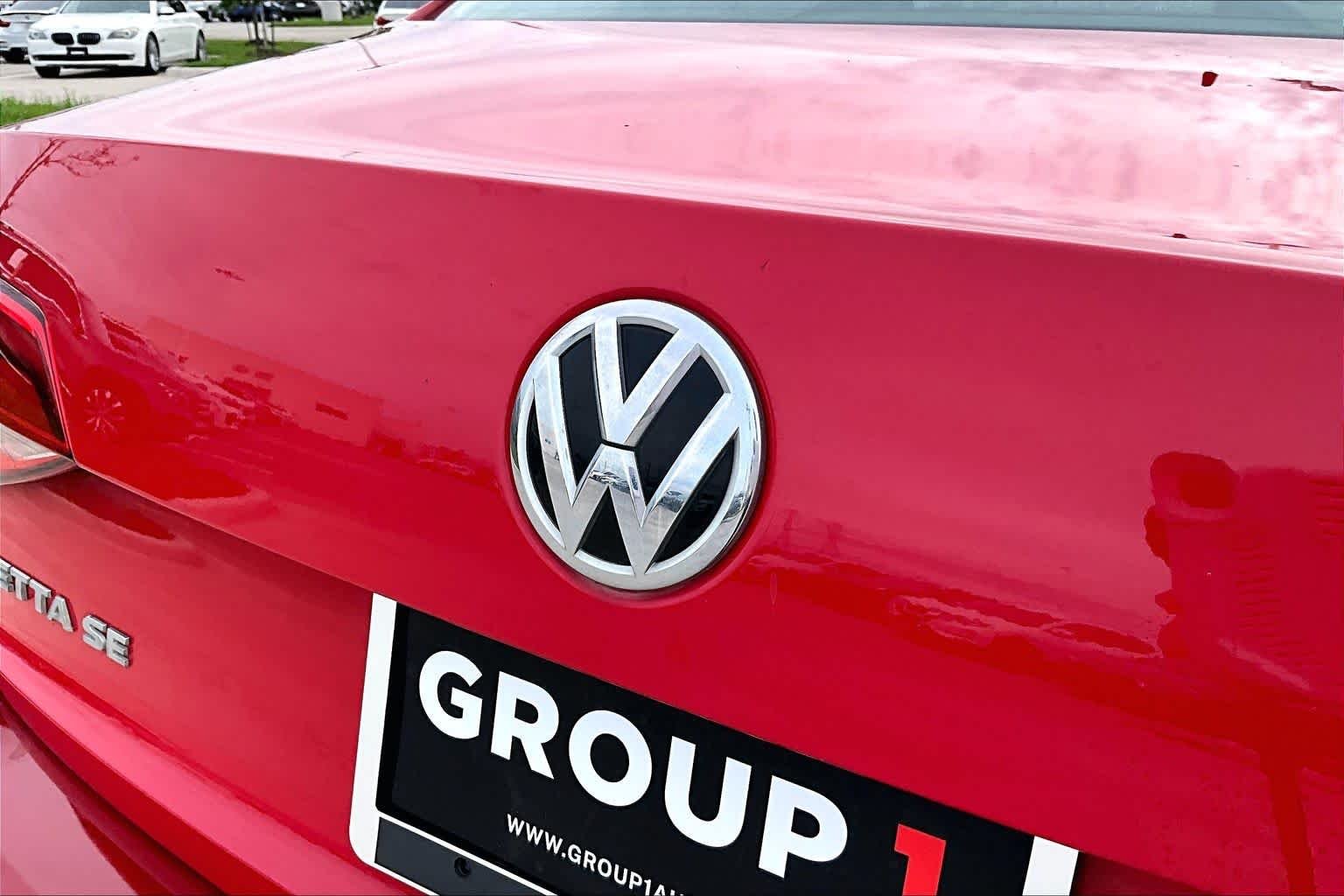 Used 2015 Tornado Red Volkswagen 1.8T SE image 30