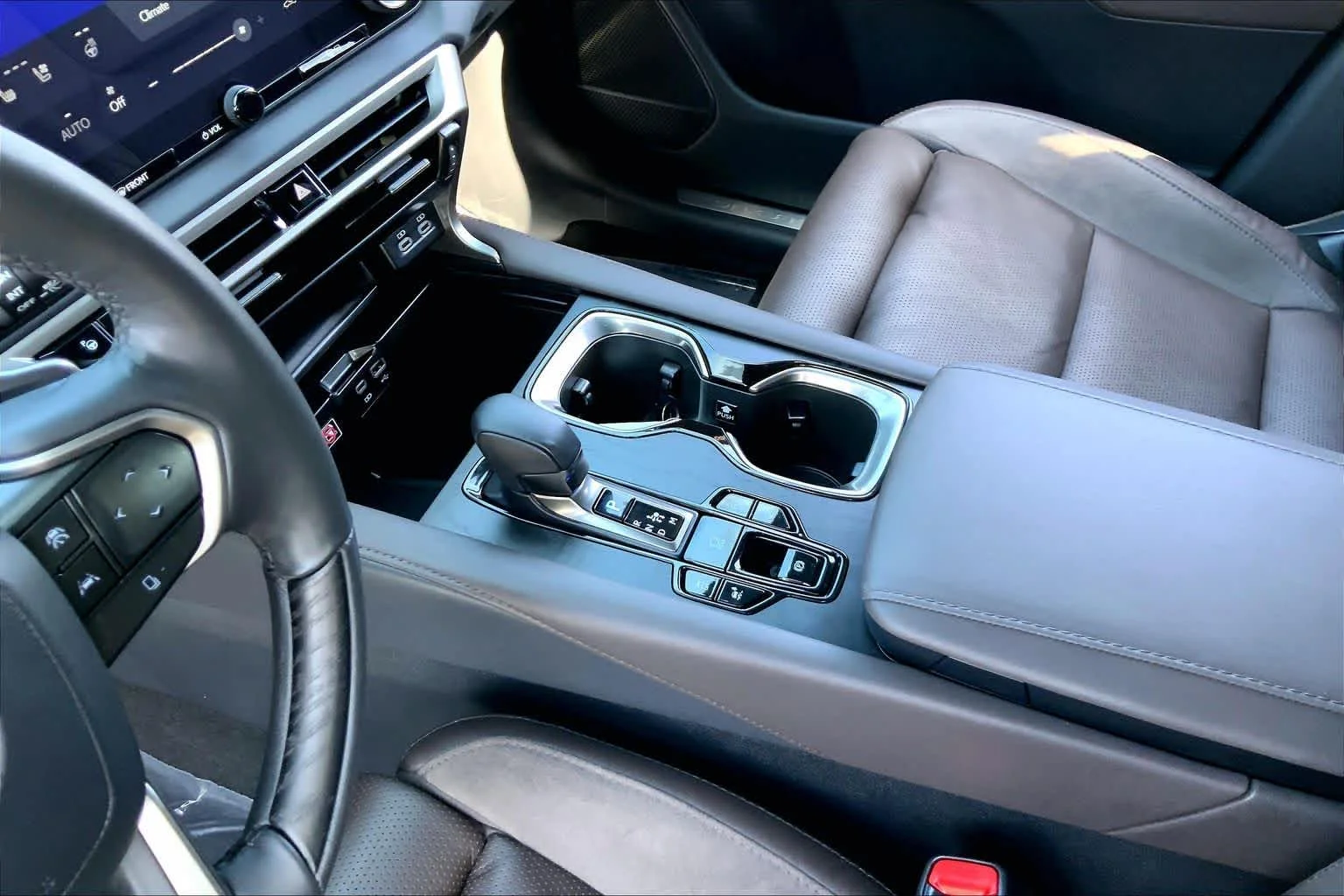 Certified Used 2024 NORI GREEN PEARL Lexus Luxury image 17
