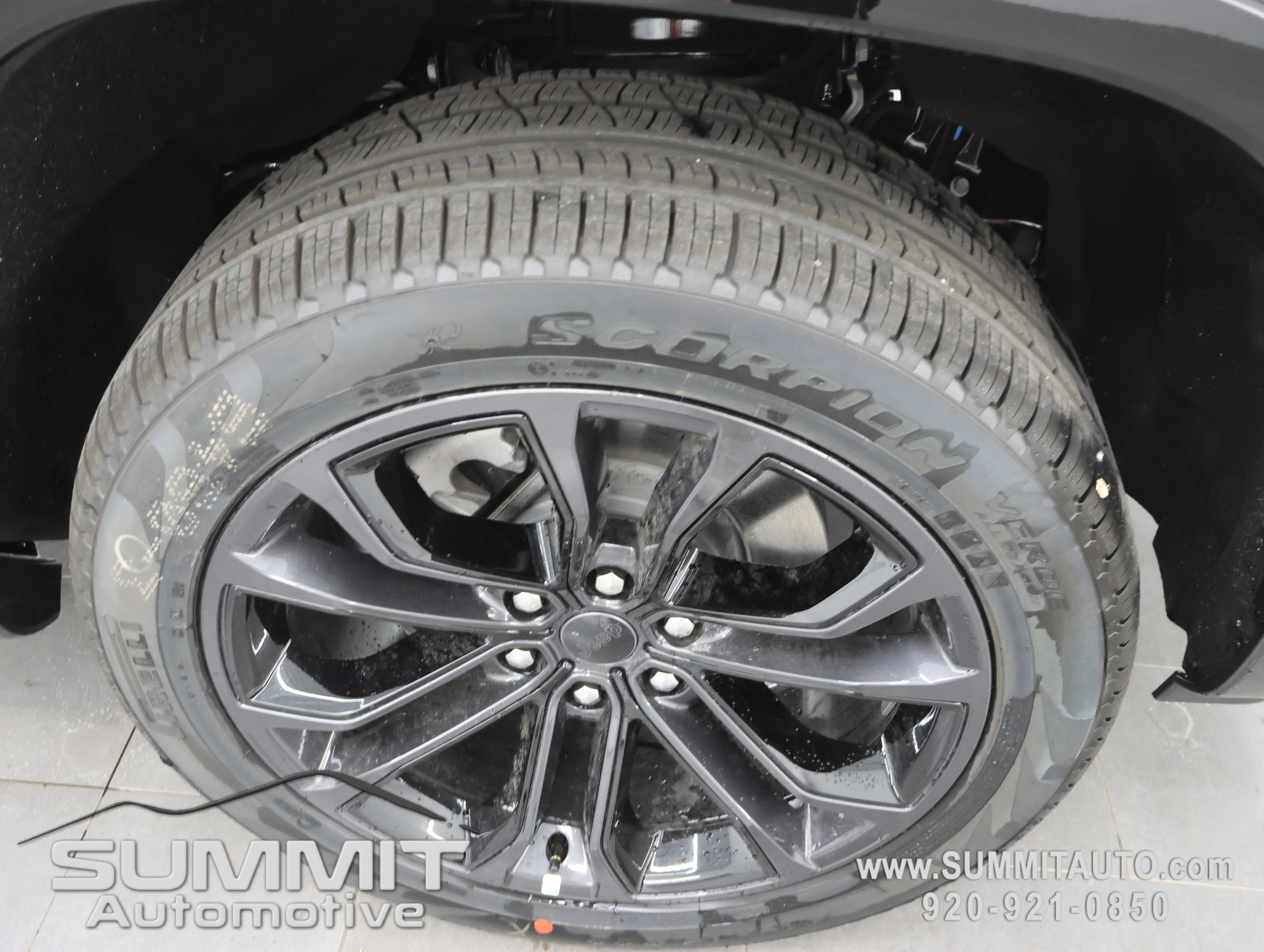 New 2026 Bright White Clear-Coat Exterior Paint Jeep Summit Obsidian image 3