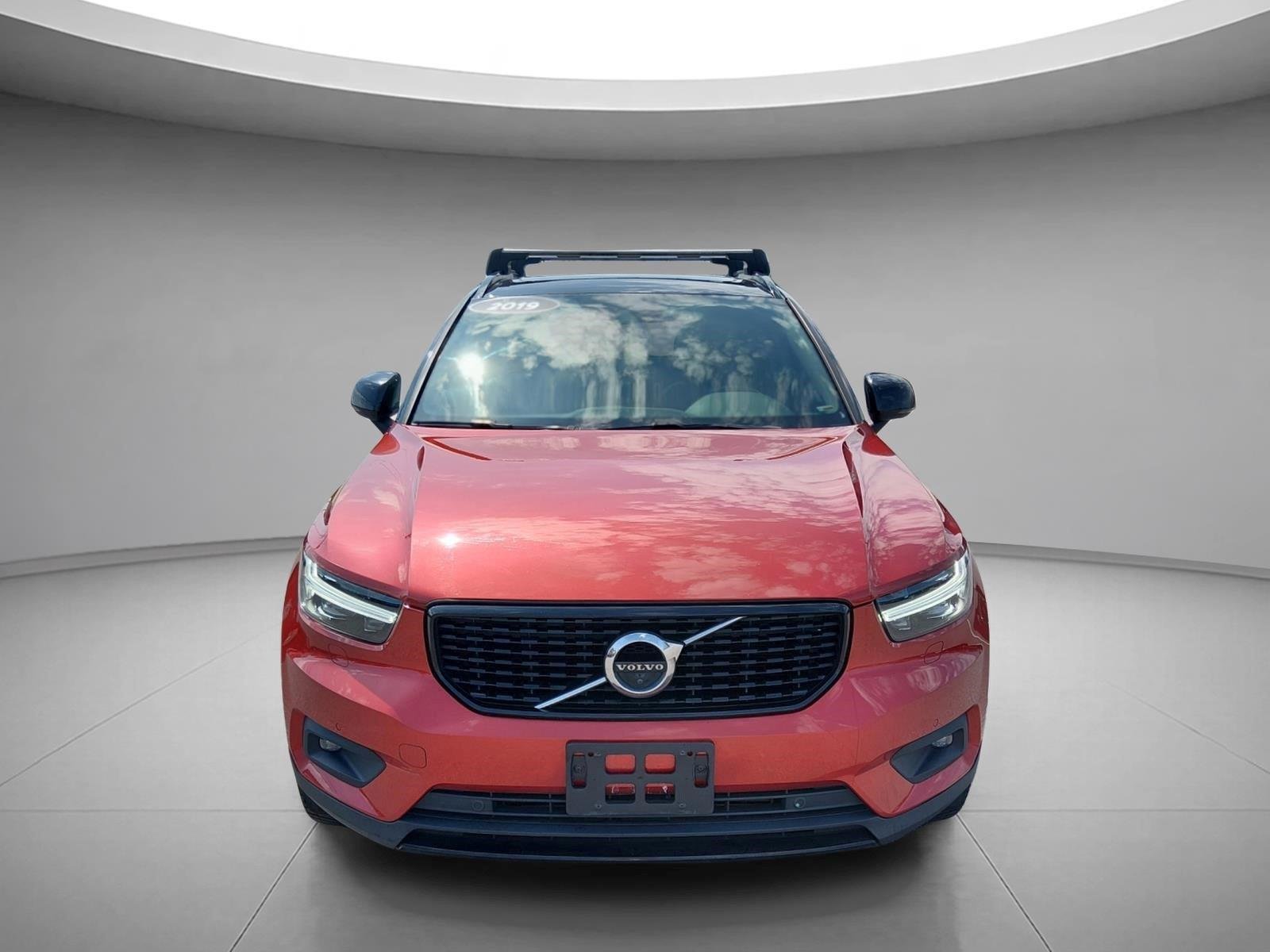 Used 2019 Fusion Red Metallic Volvo R-Design image 8