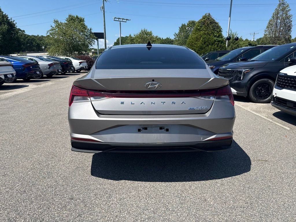 Used 2021 Silver Hyundai Blue image 4