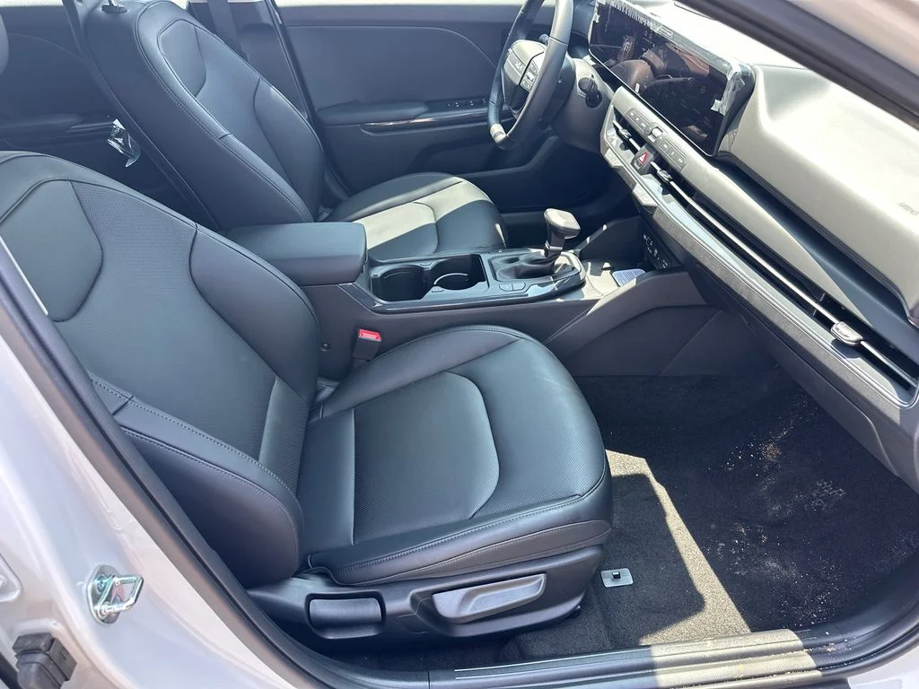 New 2026 White Kia EX image 13