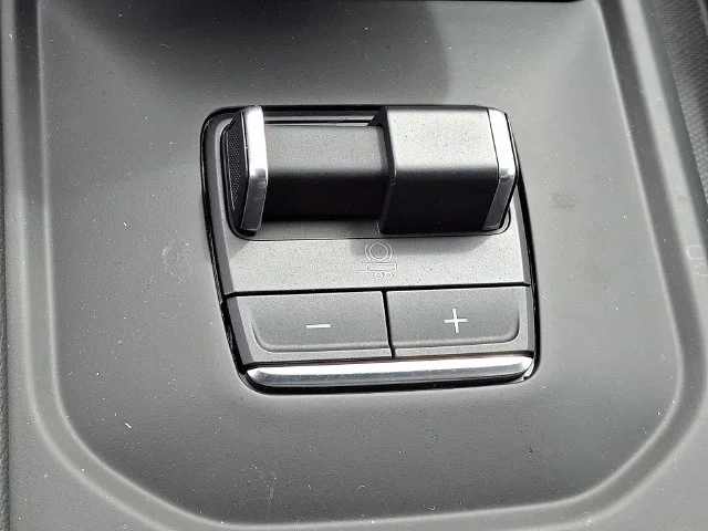 Used 2023 Silver GMC Denali image 23