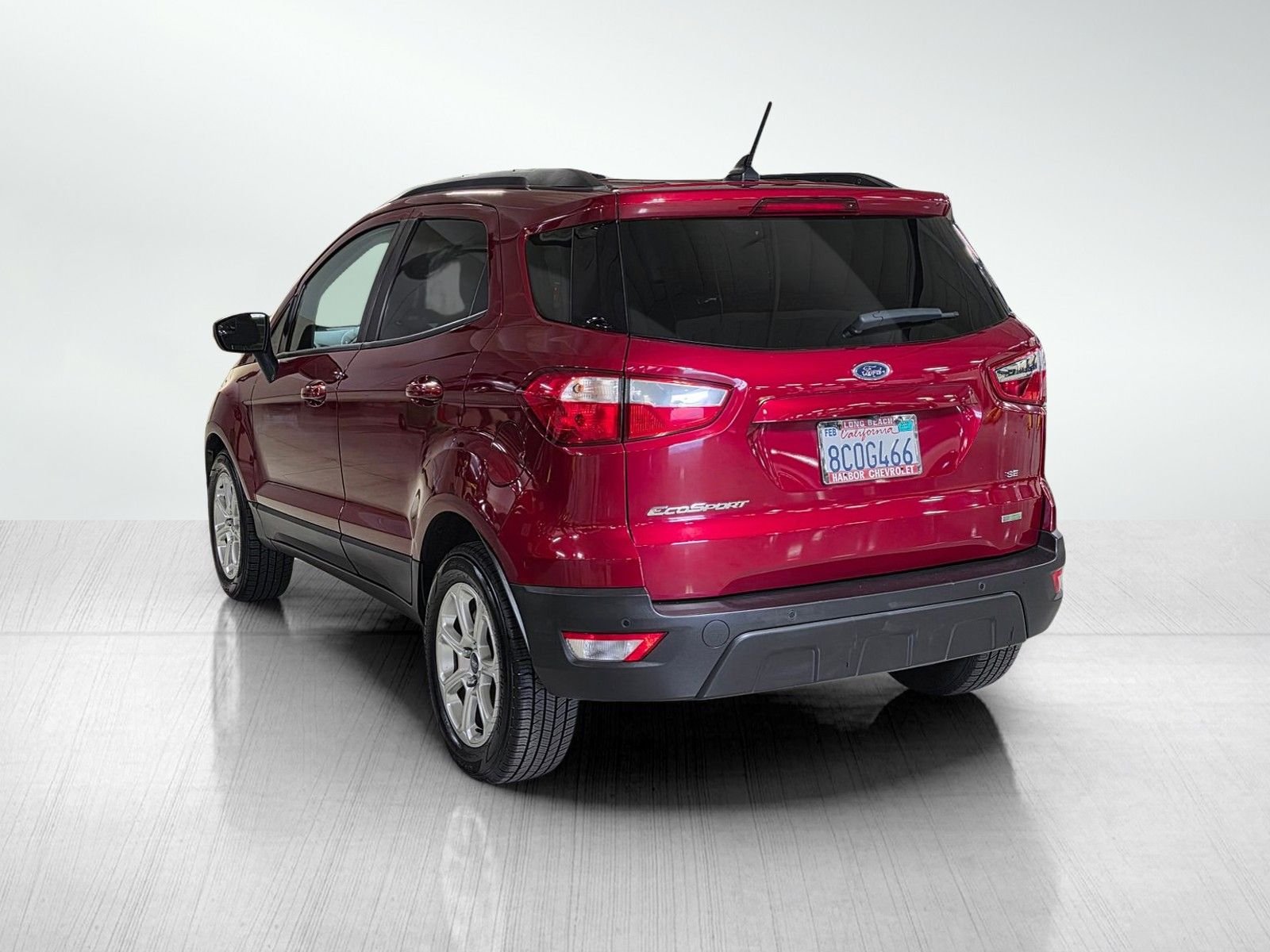 Used 2018 Ruby Red Metallic Ford SE image 5