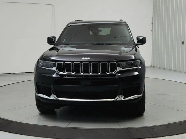 New 2026 Diamond Black Crystal Pearl-Coat Exterior Paint Jeep Laredo image 2