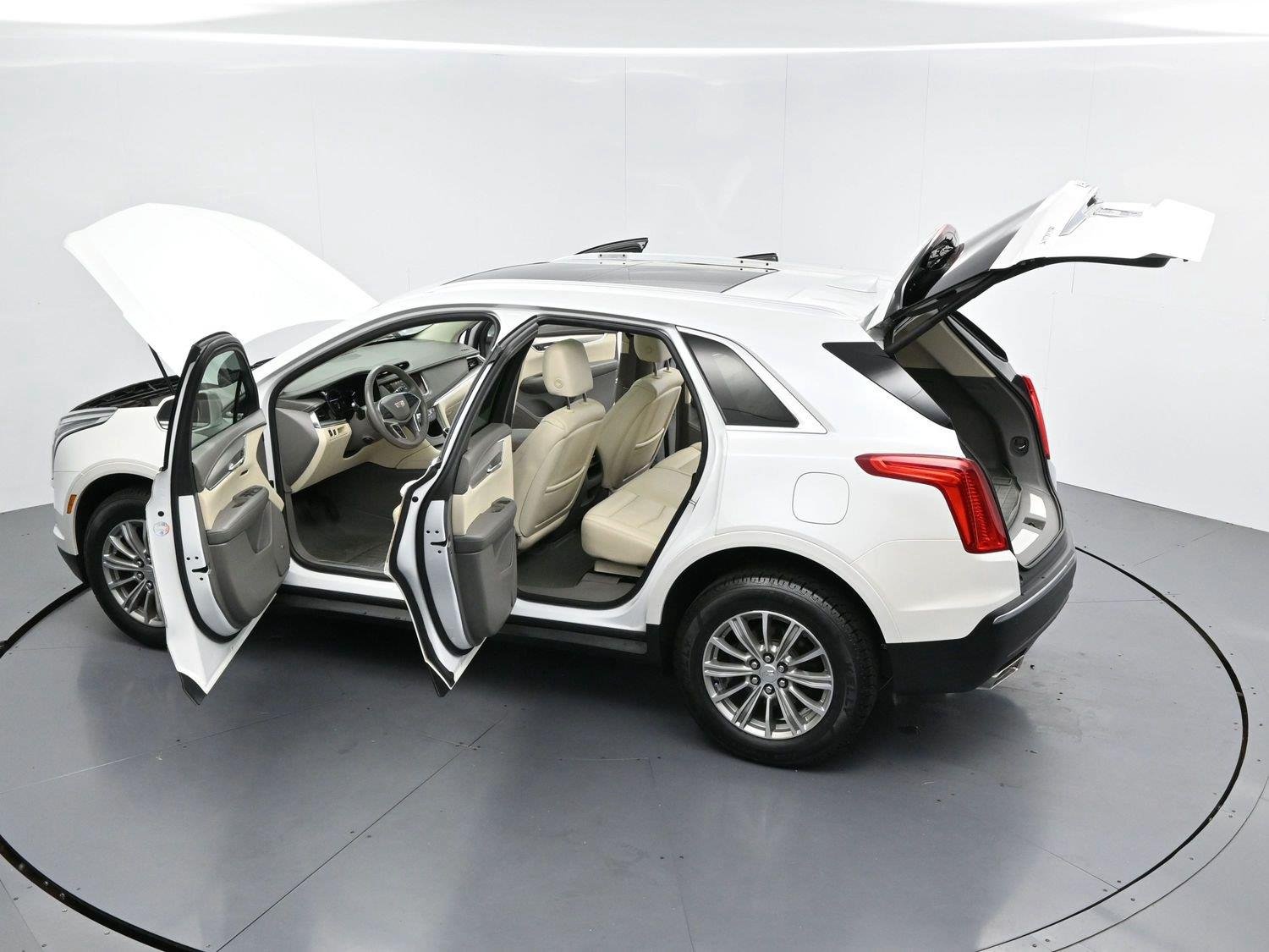 Used 2017 CRYSTAL WHITE TRICOAT Cadillac Luxury FWD image 47
