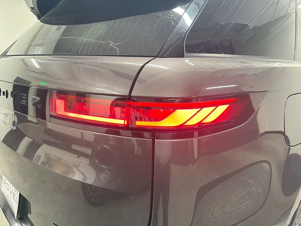 Certified Used 2024  Land Rover Dynamic SE image 33