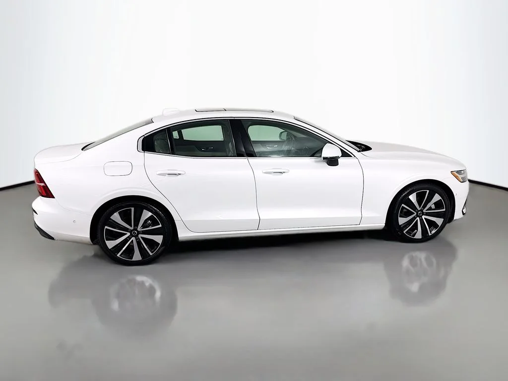 Used 2023 Crystal White Volvo Ultimate image 8
