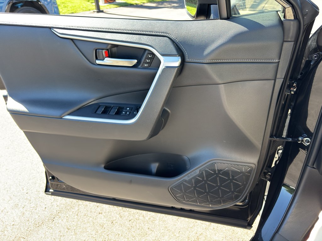Used 2019 Midnight Black Metallic Toyota Limited image 10