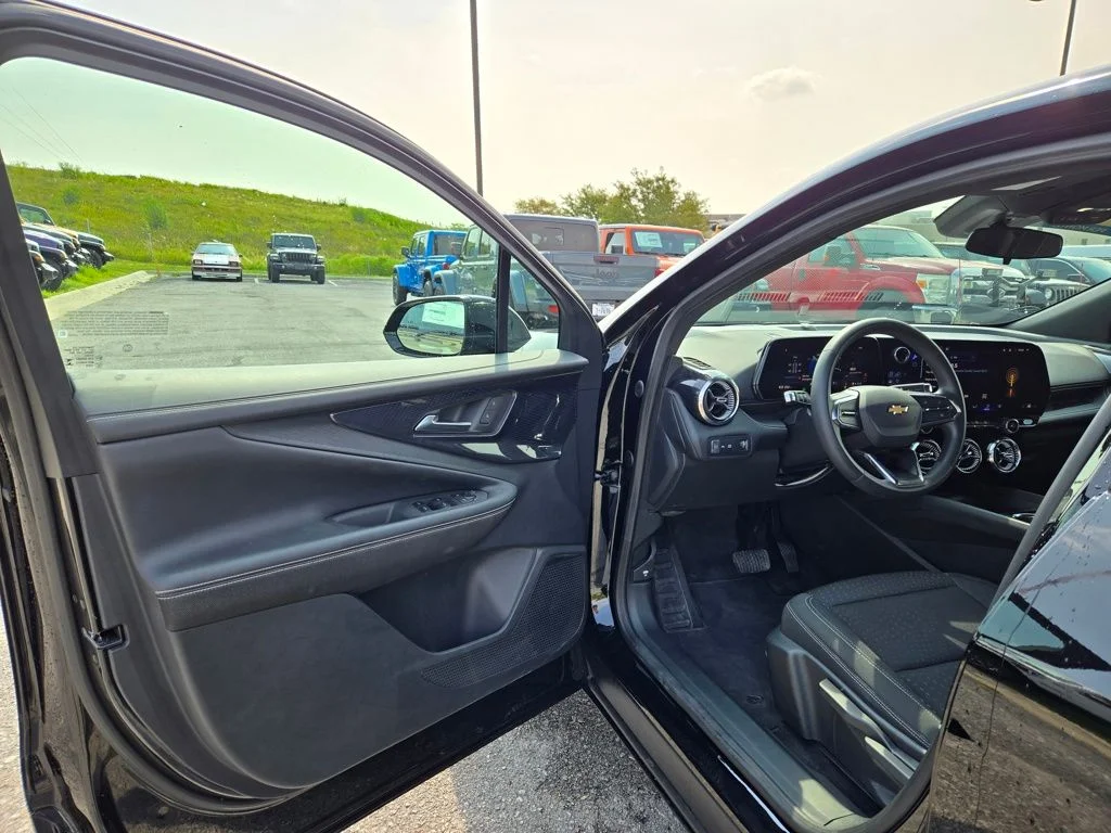 Used 2025 Black Chevrolet LT image 11