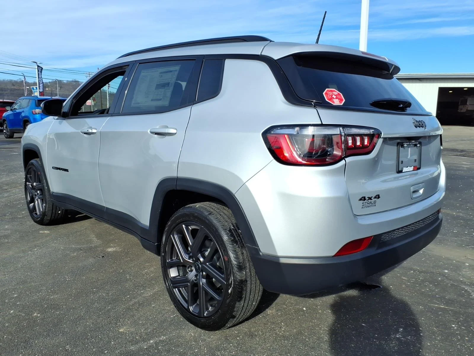 New 2026 Silver Zynith Metallic Clearcoat Jeep Latitude image 3