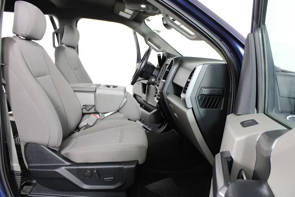 Used 2020 Blue Ford XL image 15