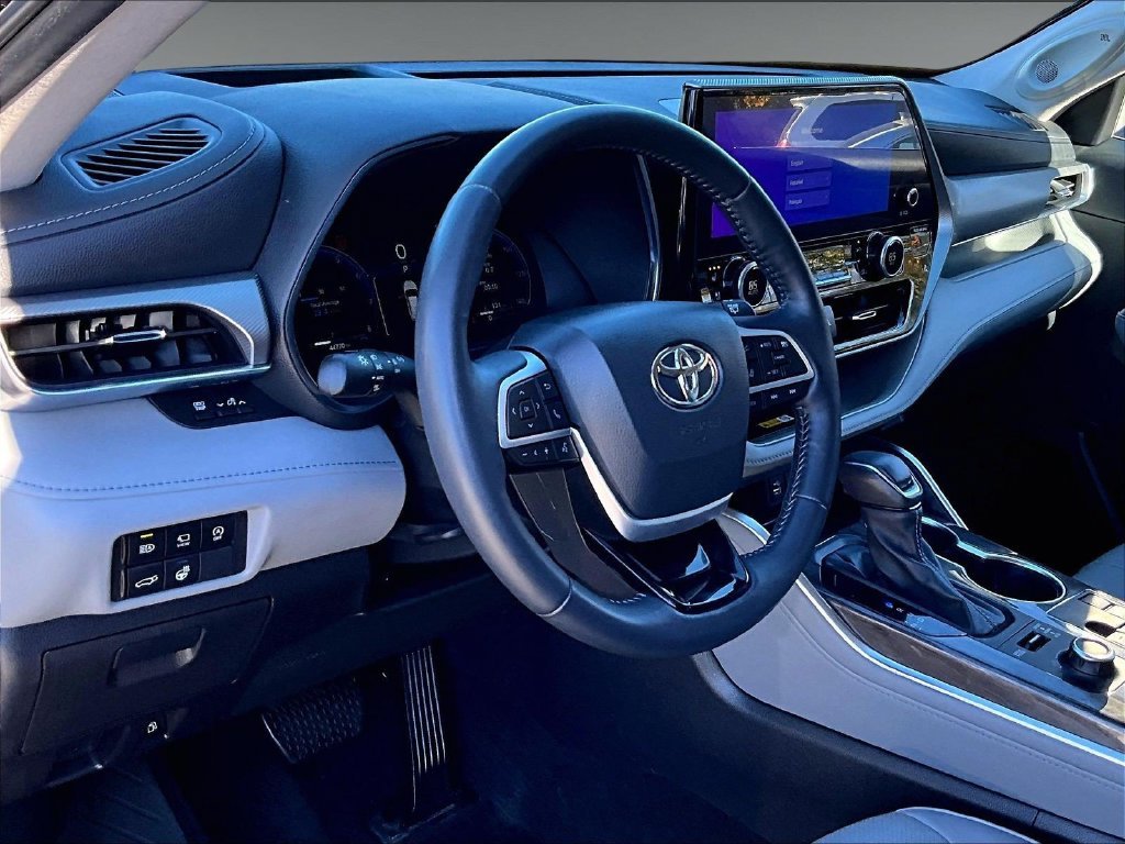 Used 2023 Gray Toyota Platinum image 8