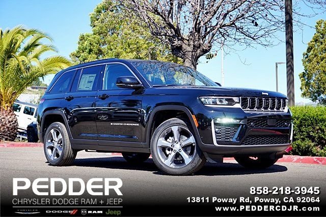 New 2026 Diamond Black Crystal Pearl-Coat Exterior Paint Jeep Limited image 1