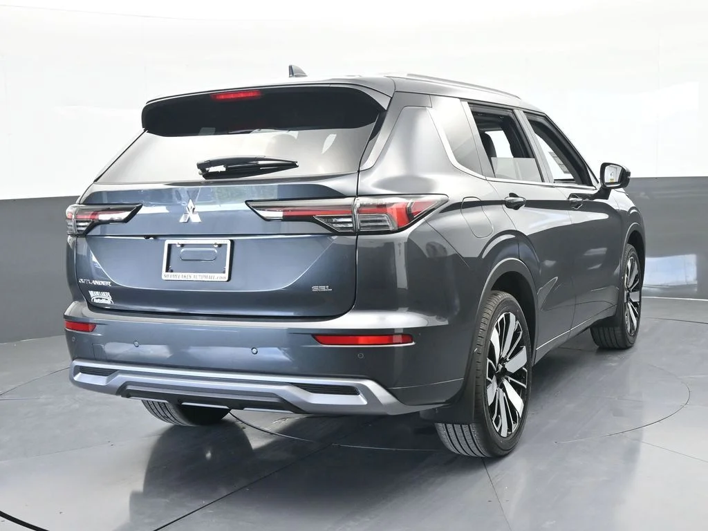 New 2026 Gray Mitsubishi SEL image 5