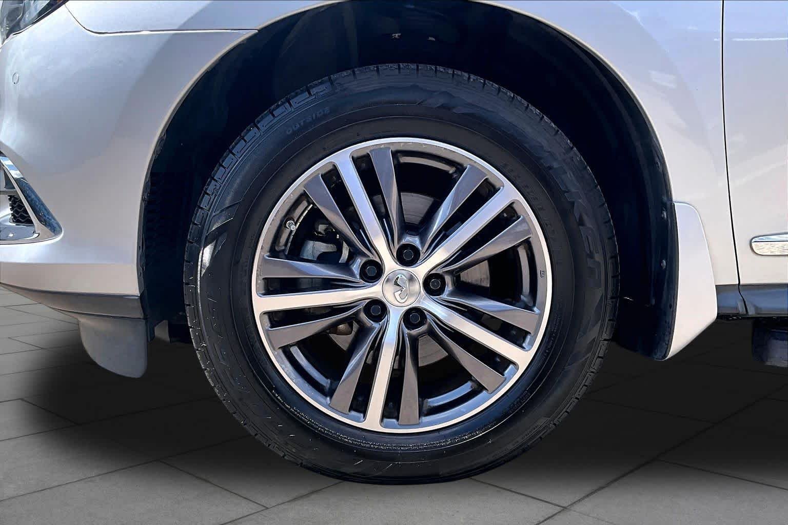 Used 2017 Liquid Platinum INFINITI  image 13