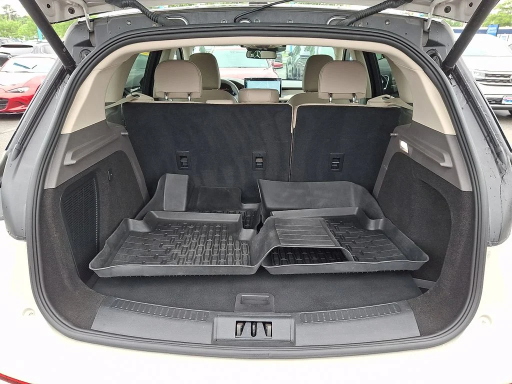 Certified Used 2023 Pearl Metallic Lincoln Standard image 28