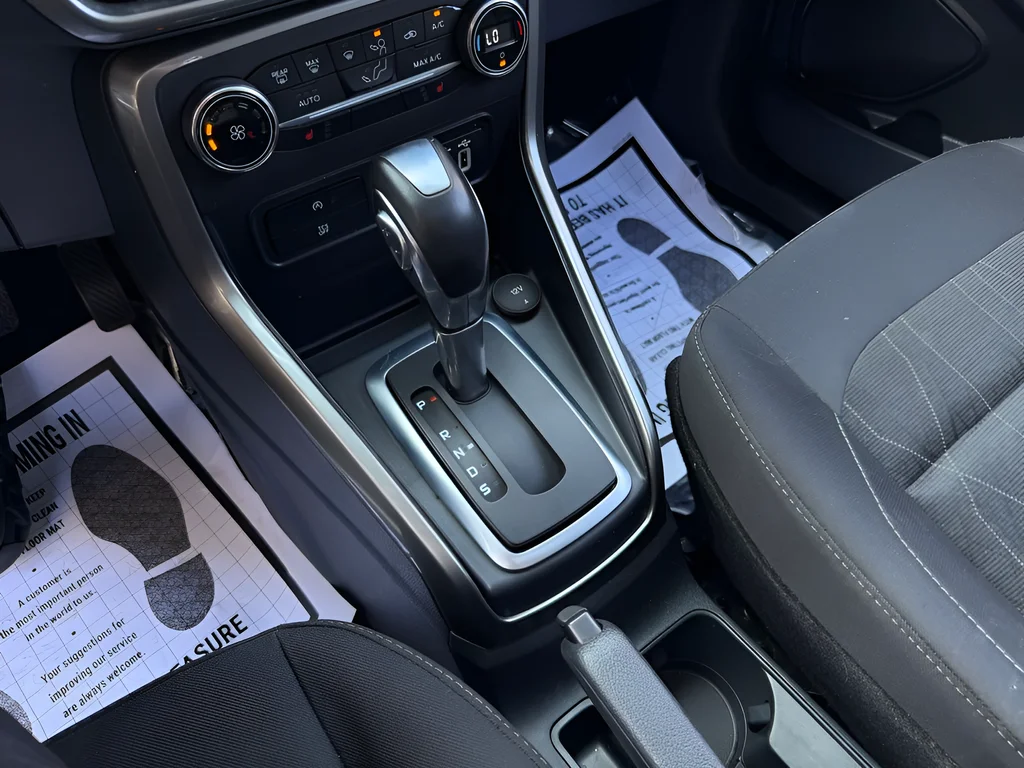 Used 2018 Gray Ford SE image 18