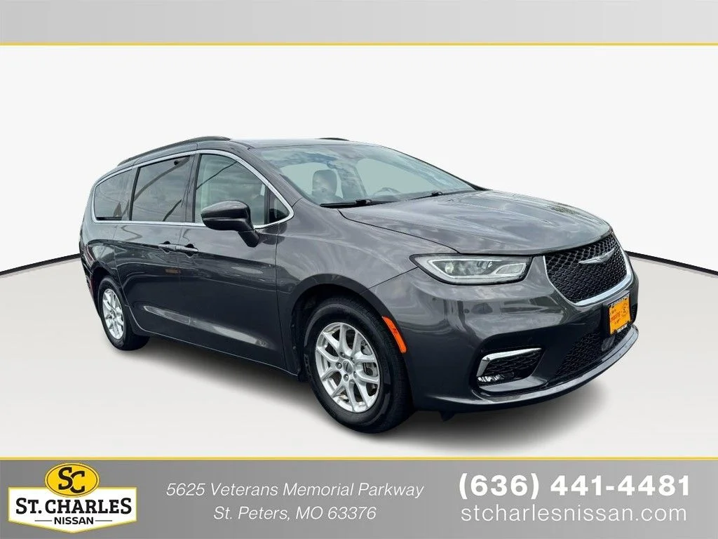 2022 Chrysler Pacifica Touring L's photo